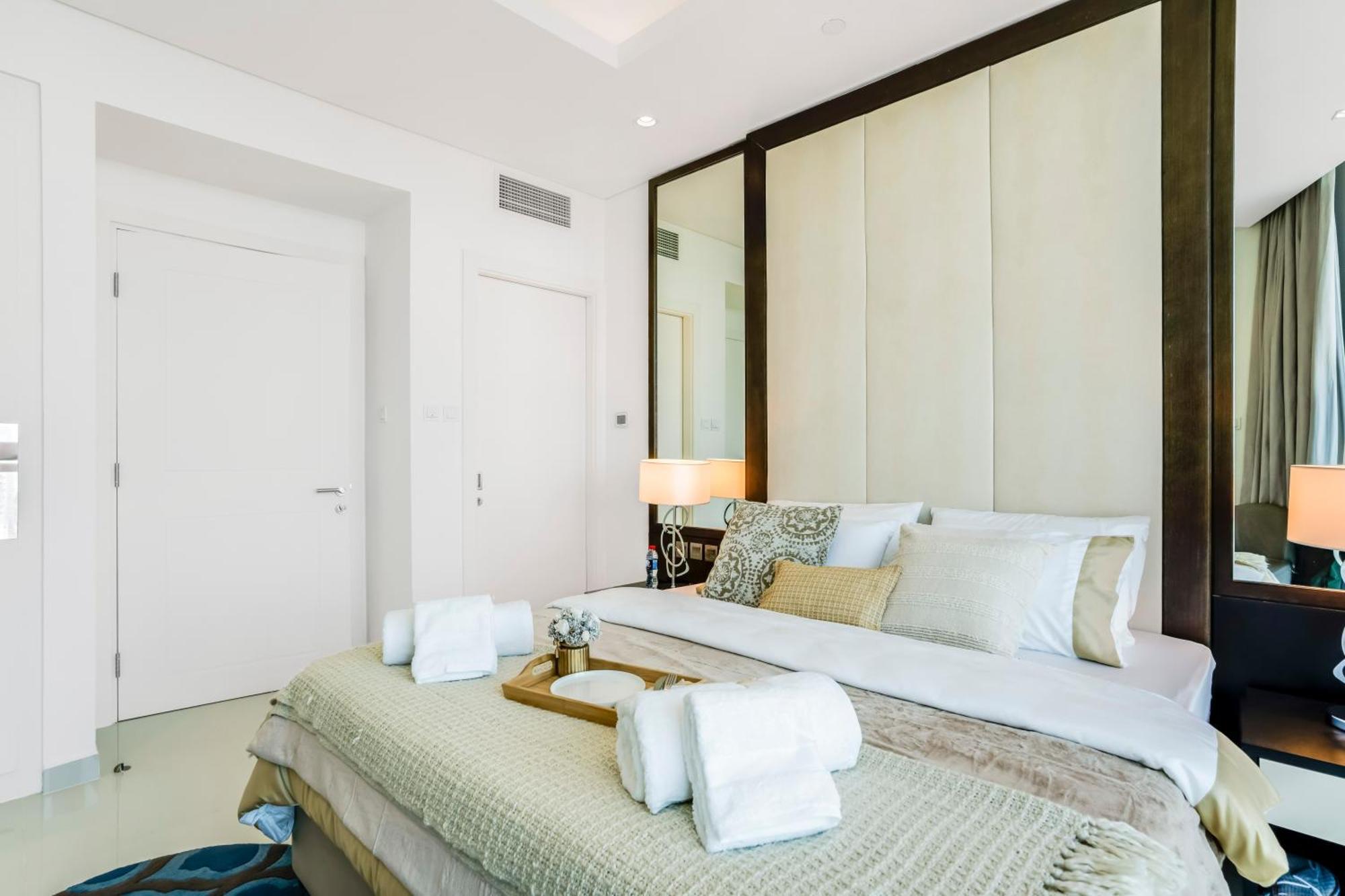 2 Bedrooms With Iconic Burj Khalifa Views *